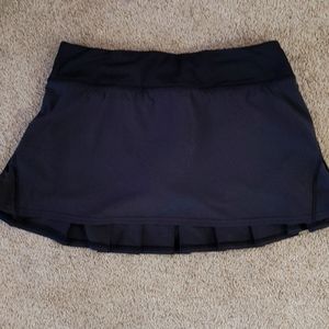 Lululemon black tennis skirt with pleats size 6 regular